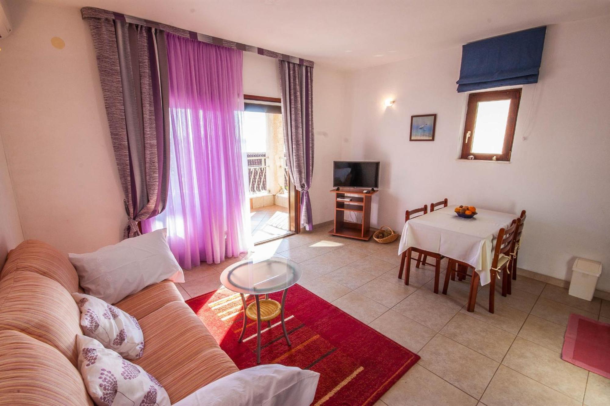 Apartments Rosanda ปาโกชตาเน ภายนอก รูปภาพ